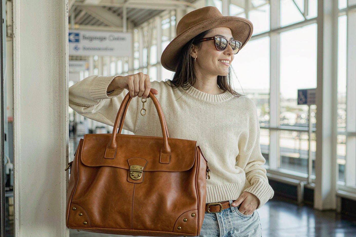 Everyday Tote Bag Essentials: What Fits, What to Avoid, How to Choose
