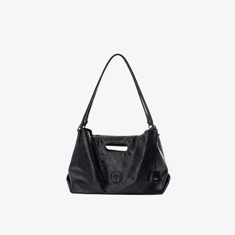 Arrow Tote Bag in Solid Color — styling photo