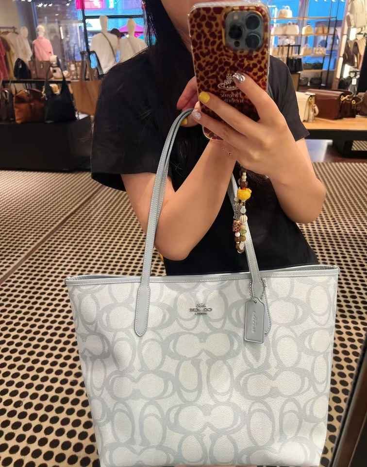 Colorblock Tote Hobo Crossbody Bag in Pink — side angle