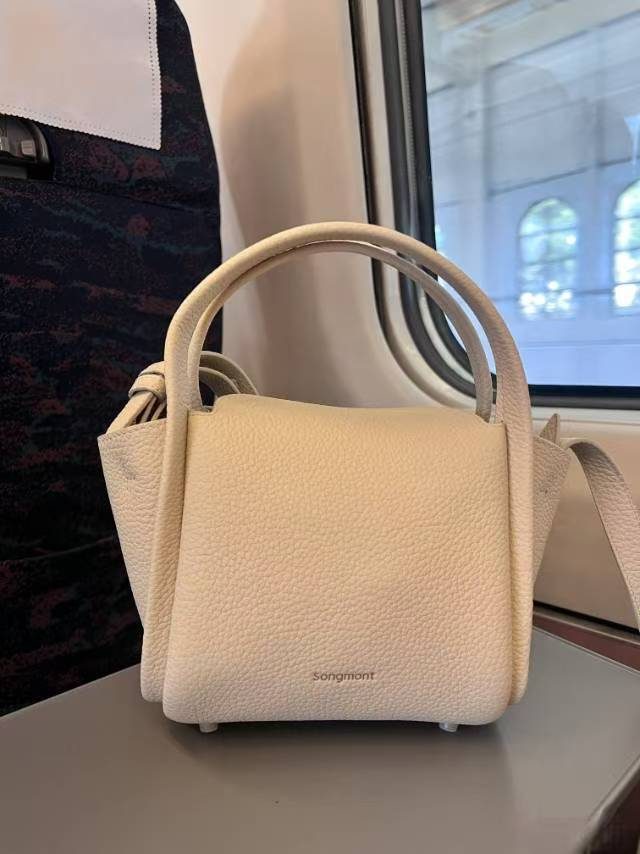 Leather Clutch Bag in Classic — interior view