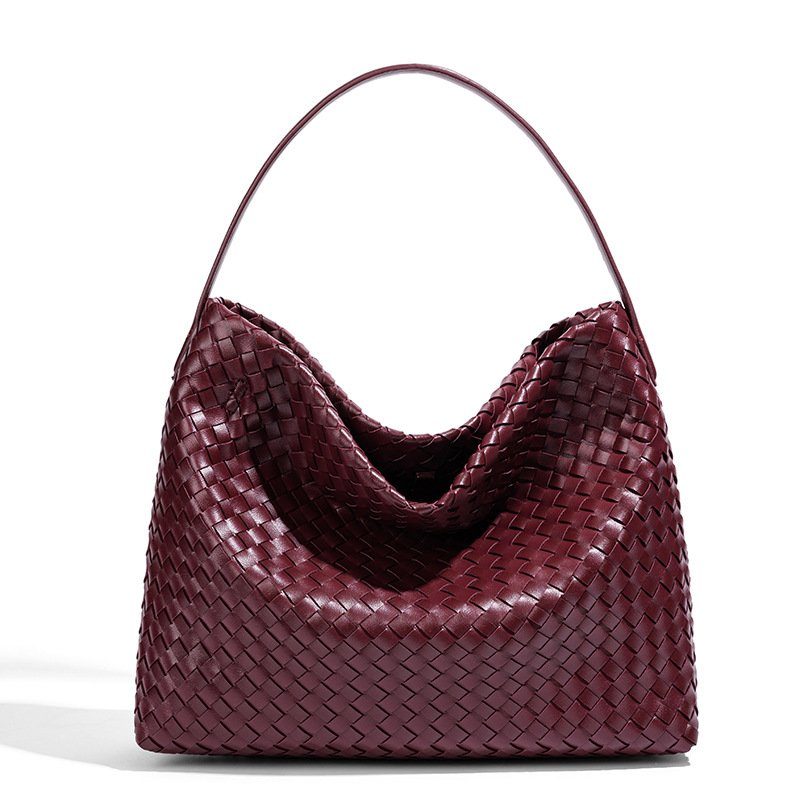 Retro Woven Large-Capacity Commuter Tote Bag in Black — styling photo
