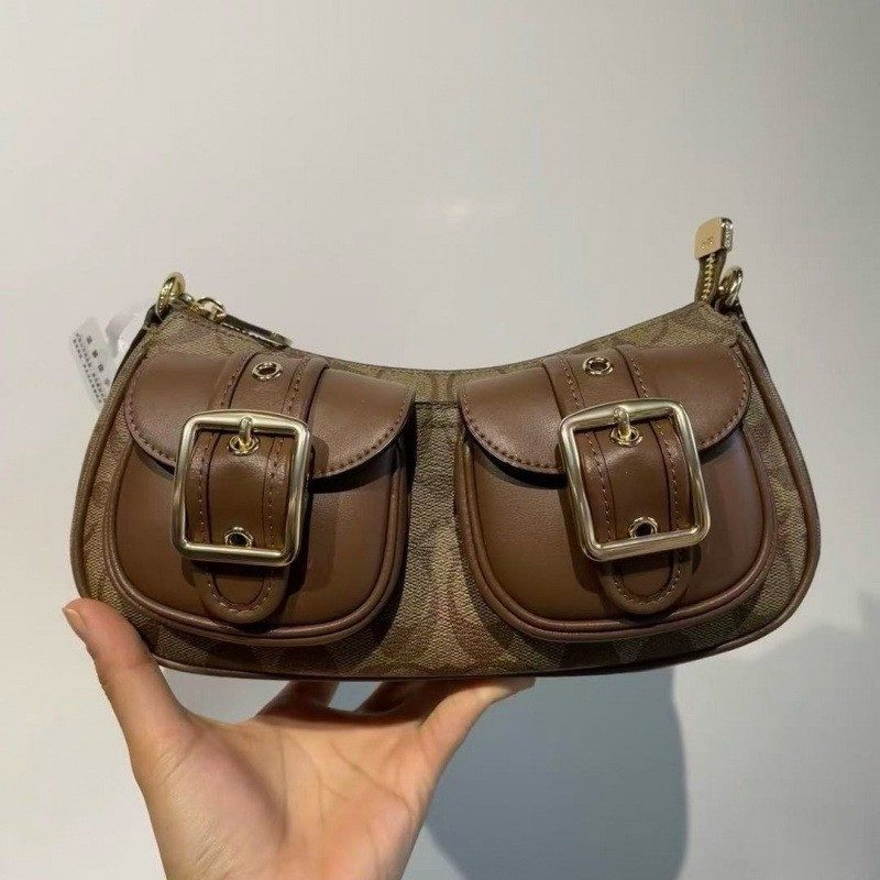Underarm Baguette Crossbody Bag in Classic — interior view