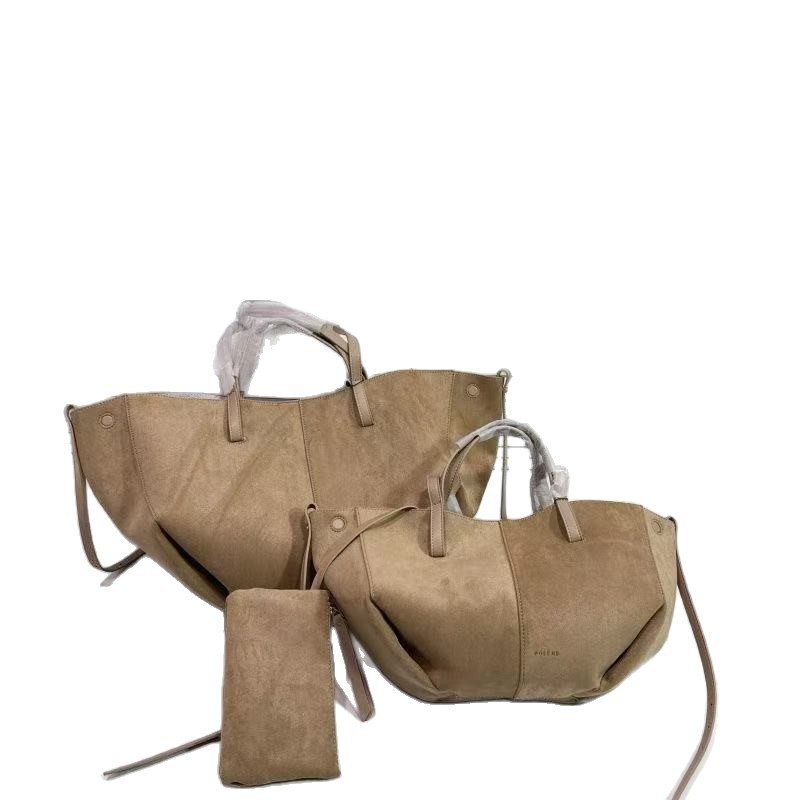 Wing Leather Tote Bag in Coffee — detail close-up